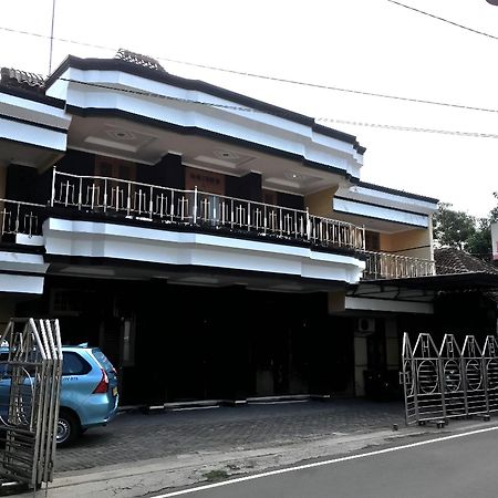 Hotel Alami Klaten Buitenkant foto