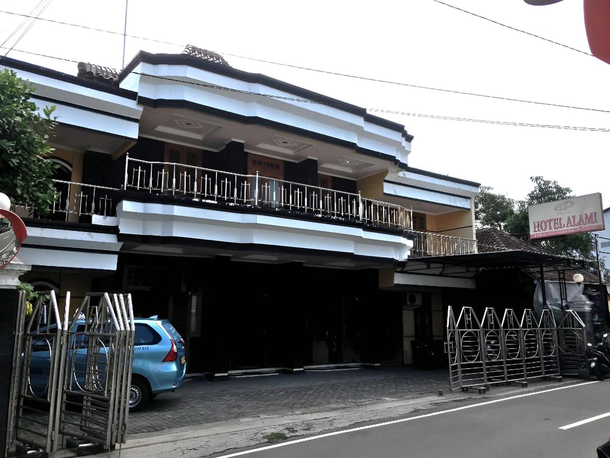 Hotel Alami Klaten Buitenkant foto