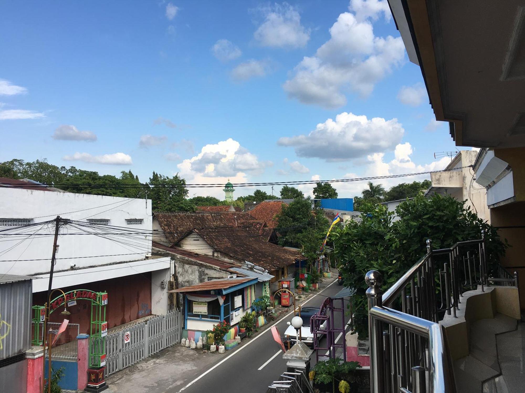 Hotel Alami Klaten Buitenkant foto