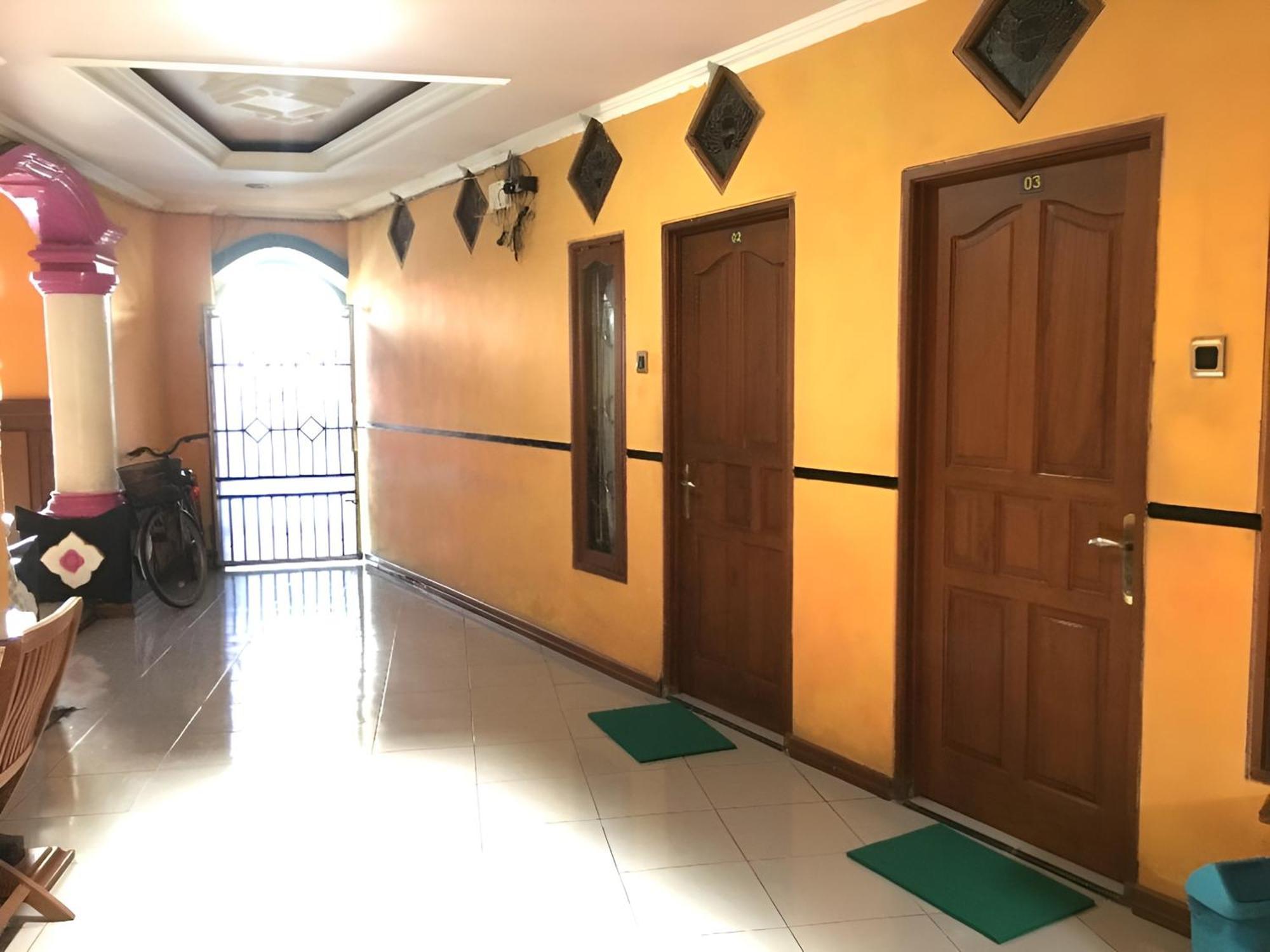 Hotel Alami Klaten Buitenkant foto