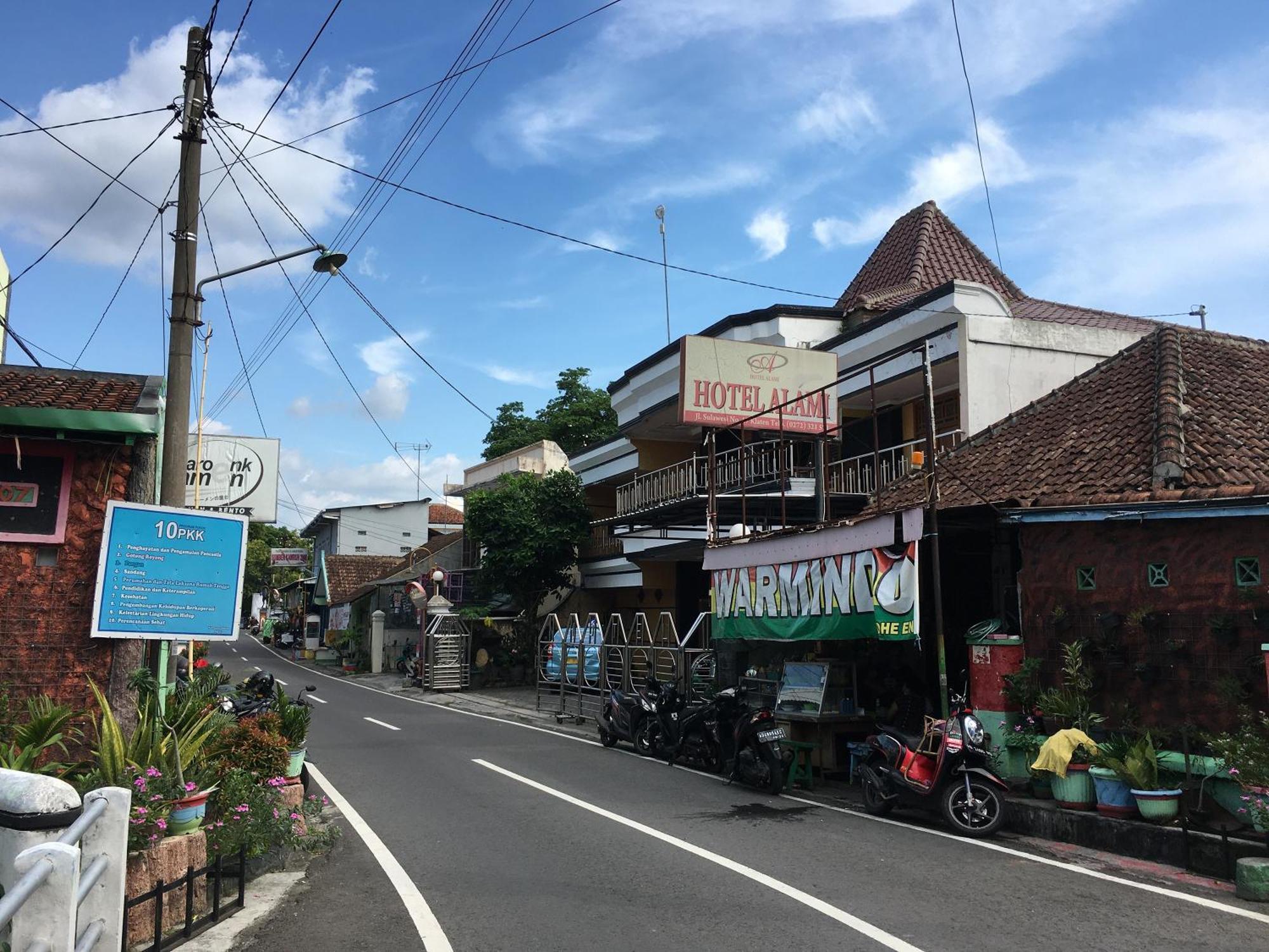 Hotel Alami Klaten Buitenkant foto